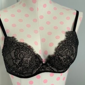 Victoria’s Secret 32C bra